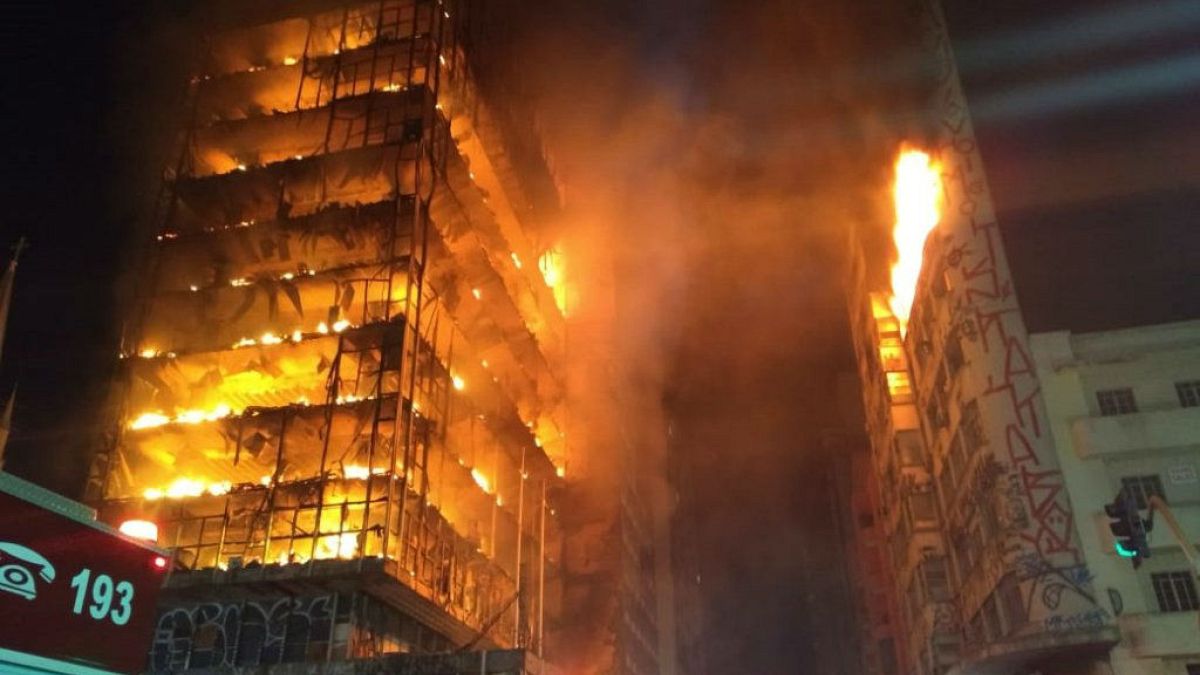 Fire in tower block in Sao Paulo