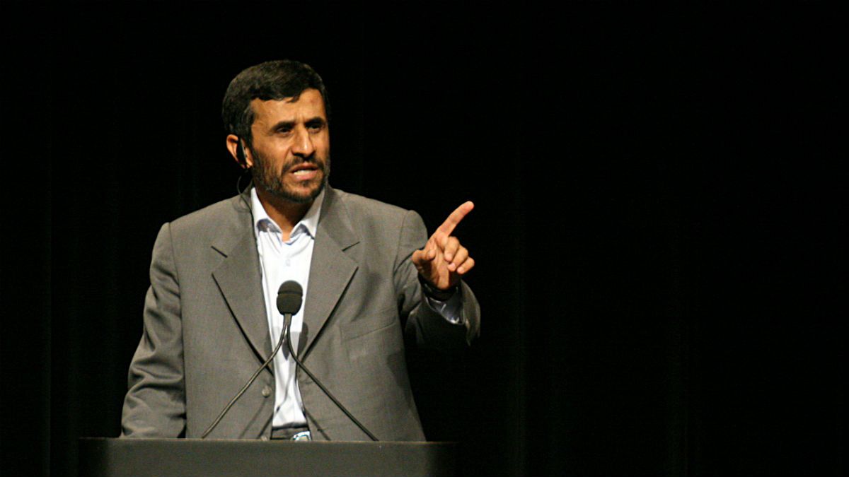 بازداشت و تعلیق احمدی‌نژاد از مجمع تشخیص مصلحت تکذیب شد