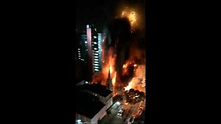 شاهد: مقتل شخص في حريق مروع في ساو باولو البرازيلية