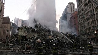 Incendie puis effondrement spectaculaire d'une tour à Sao Paulo
