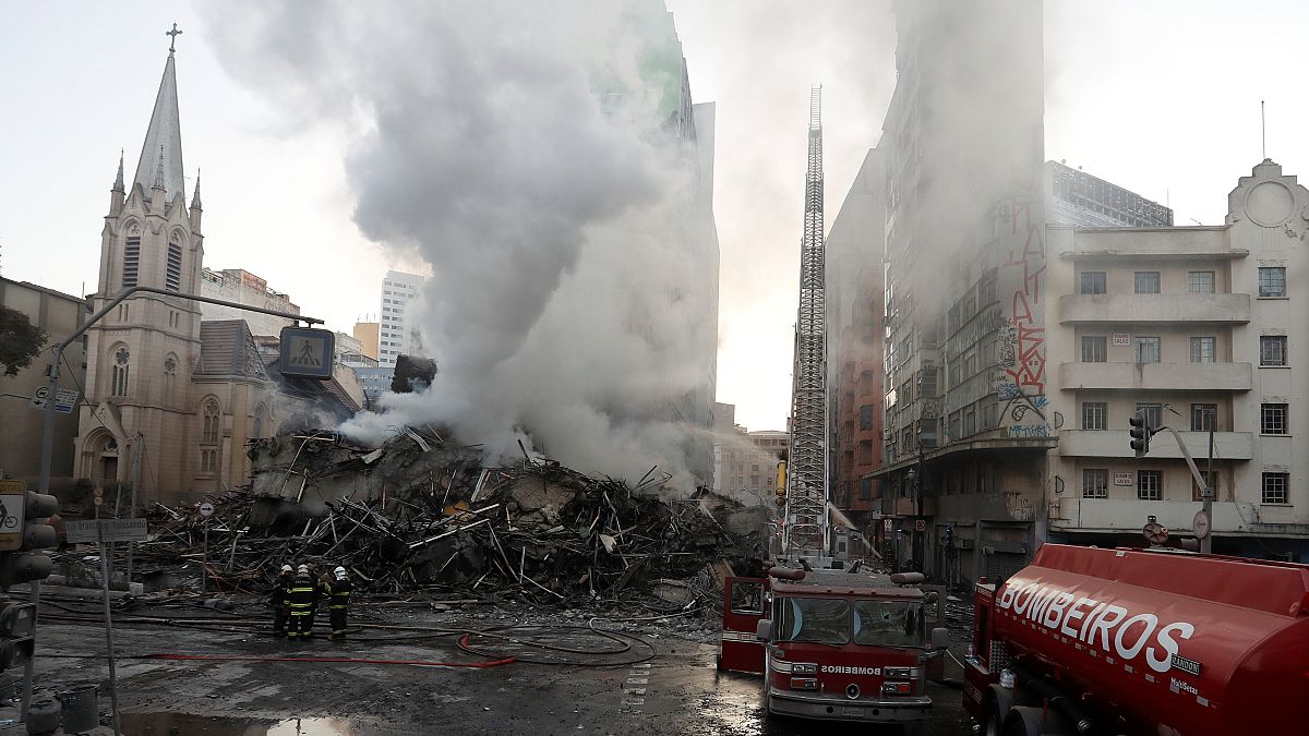 Leégett és összeomlott egy irodaépület Sao Paulóban 