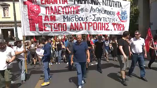 Ezrek tüntettek Görögországban május elsején Ezrek tüntettek Görögországban május elsején