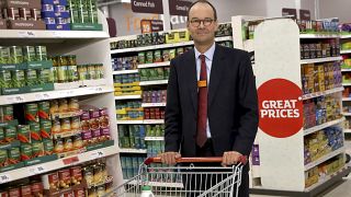 Falscher Moment: Sainsbury-Chef beim Singen von 'We're in the money' erwischt