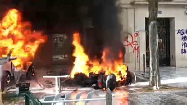 Paris'te 1 Mayıs kutlamalarında gerginlik Paris'te 1 Mayıs kutlamalarında gerginlik