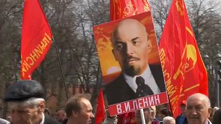 الآلاف يشاركون بمسيرة عيد العمال في موسكو