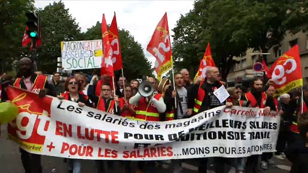 Macron'un politikaları Paris'te protesto edildi Macron'un politikaları Paris'te protesto edildi
