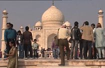 Taj Mahal losing its lustre