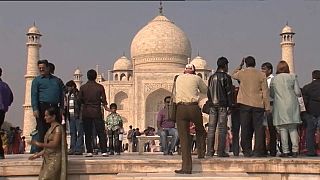 Taj Mahal losing its lustre