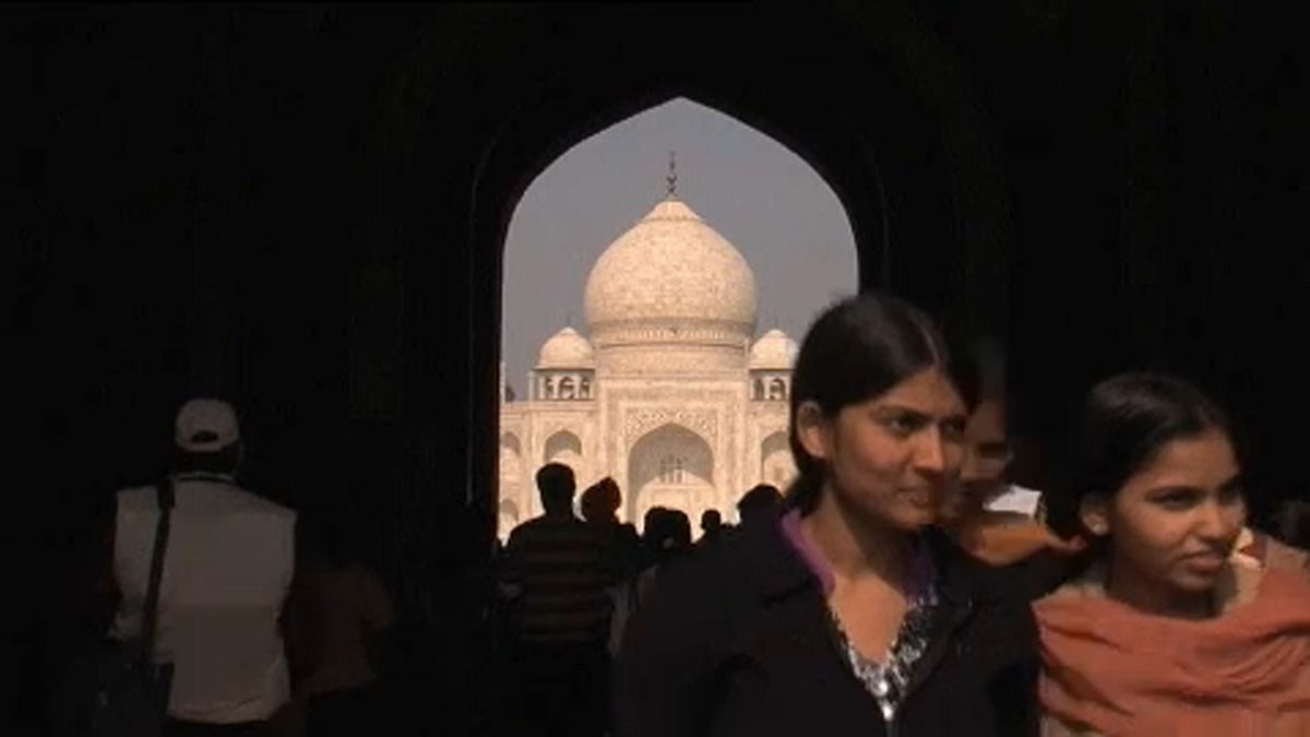 Beszürkült a Taj Mahal