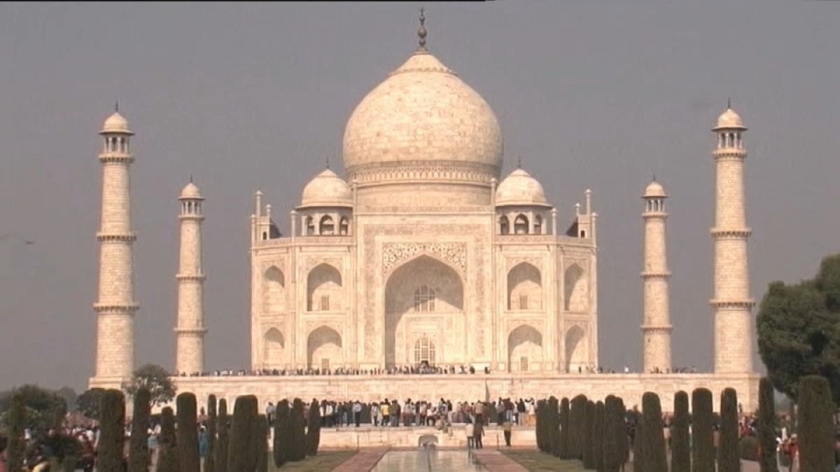 Hindistan Taj Mahal için ülke dışından uzman yardımı talep edecek