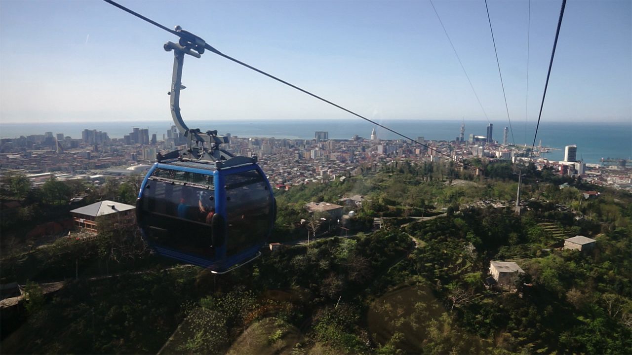 ماجراجویی در گرجستان؛ مناظر خیرهکننده باتومی از بالای کوه ماجراجویی در گرجستان؛ مناظر خیرهکننده باتومی از بالای کوه