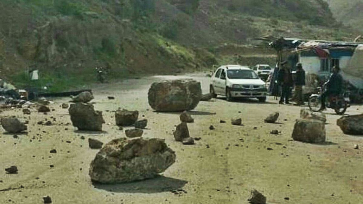 ریزش کوه در جاده‌های منتهی به یاسوج در اثر زمین‌لرزه 