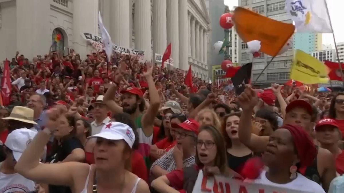Miles de personas claman por la libertad de Lula en el Primero de Mayo