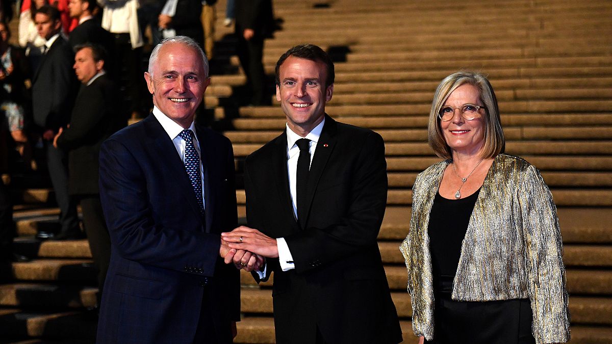  ماكرون يصف زوجة رئيس الوزراء الأسترالي بـ "اللذيذة"