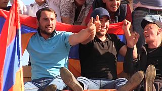 Armenien: Proteste legen Haupstadt lahm 