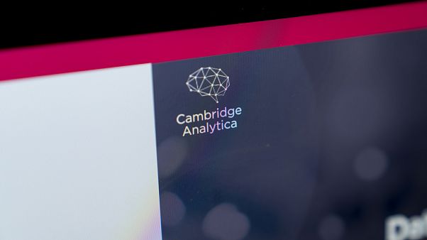 Facebook ile adı skandala karışan Cambridge Analytica firması kapanıyor Facebook ile adı skandala karışan Cambridge Analytica firması kapanıyor