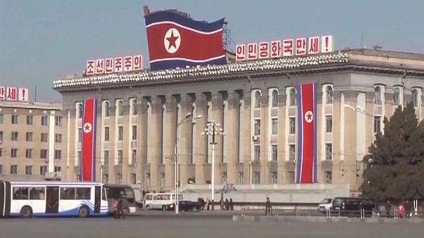 От КНДР ожидают освобождения заключённых американцев От КНДР ожидают освобождения заключённых американцев