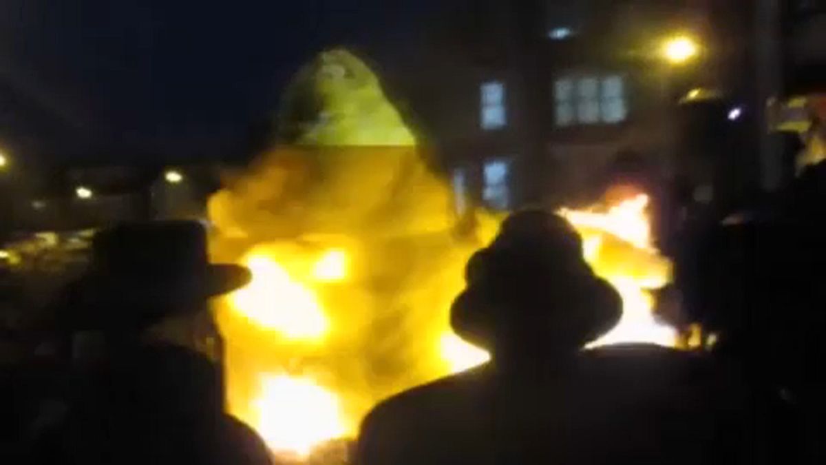 London: máglya robbant be egy zsidó ünnepen