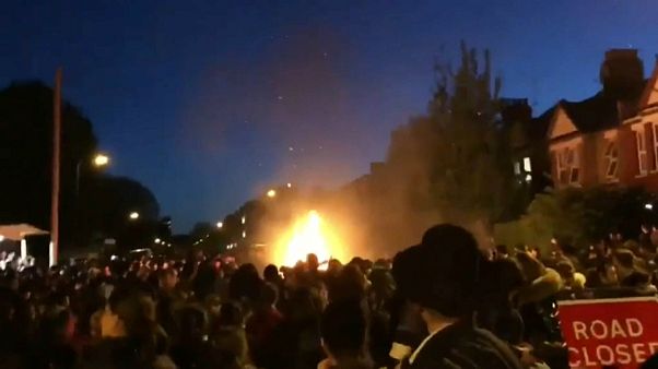 انفجار در مراسم عید یهودیان در لندن چندین زخمی بر جای گذاشت انفجار در مراسم عید یهودیان در لندن چندین زخمی بر جای گذاشت