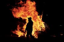 La explosión de una hoguera en una fiesta judía deja al menos 10 heridos