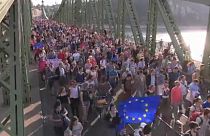 Húngaros manifestam-se nas ruas de Budapeste