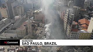 Aparatoso incendio en un edificio de 26 plantas en Brasil