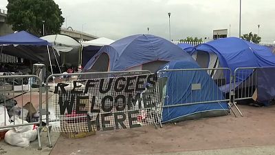 Small groups from caravan of asylum seekers cross to US