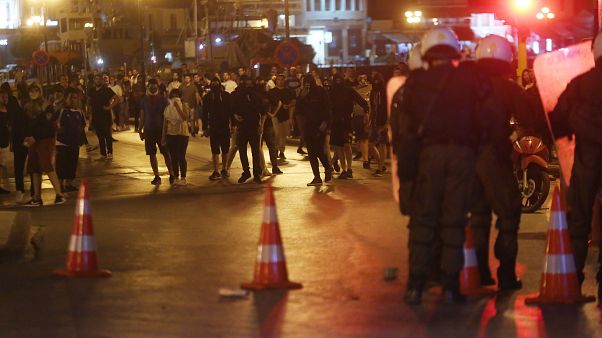 Ένταση στη Μυτιλήνη - «Θερμή» υποδοχή στον πρωθυπουργό Ένταση στη Μυτιλήνη - «Θερμή» υποδοχή στον πρωθυπουργό