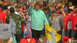 Maduro ofrece un "regalo" a quienes le voten el 20 de mayo
