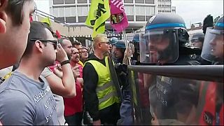 Enfrentamientos entre trabajadores del sector ferroviario y policías en Niza