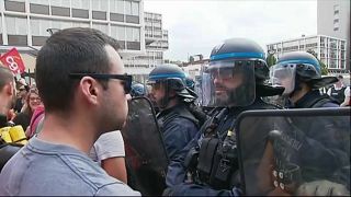 Confrontos entre ferroviários e a polícia em Nice