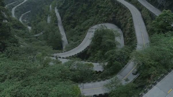 Tianmen dağlarında kaykay keyfi Tianmen dağlarında kaykay keyfi