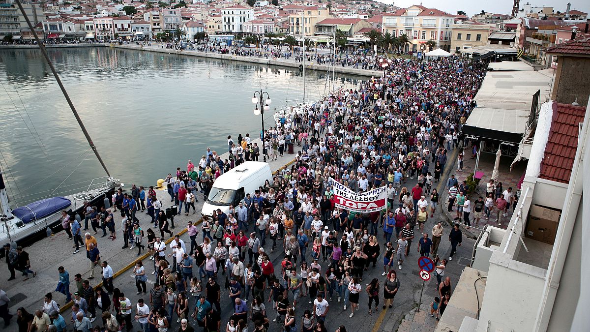 Midilli Adası'nın sakinlerinden sığınmacılara protesto