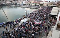 Midilli Adası'nın sakinlerinden sığınmacılara protesto