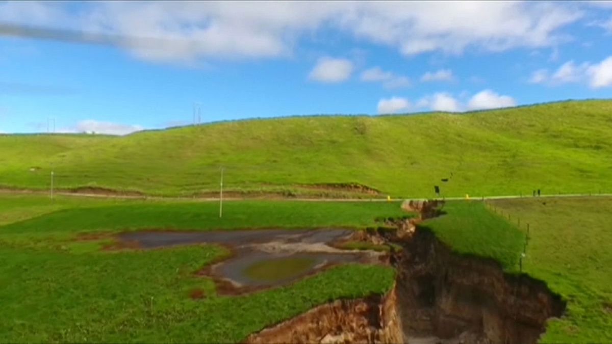 Sinkhole gigante in Nuova Zelanda
