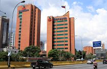 Venezuela interviene Banesco, el mayor banco privado del país