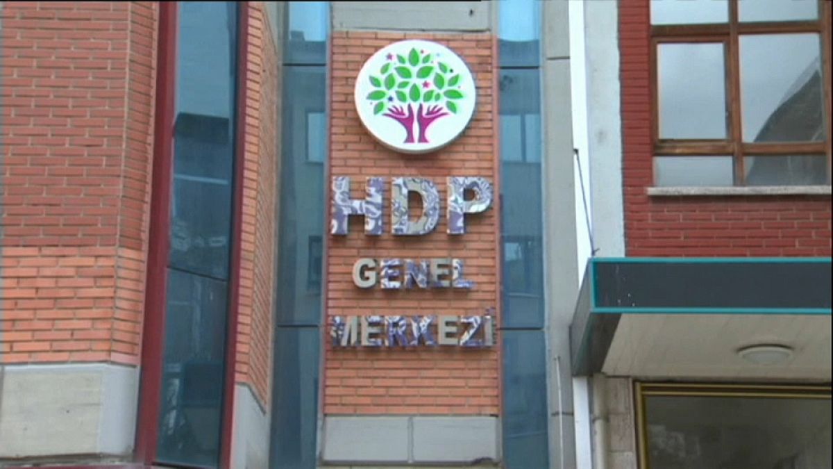 HDP yöneticileri tutuklandı