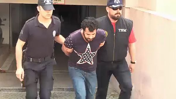 Παραδέχθηκε τις εκτελέσεις εκατοντάδων αμάχων ο Κασίρ Αλ Χαντάουι Παραδέχθηκε τις εκτελέσεις εκατοντάδων αμάχων ο Κασίρ Αλ Χαντάουι