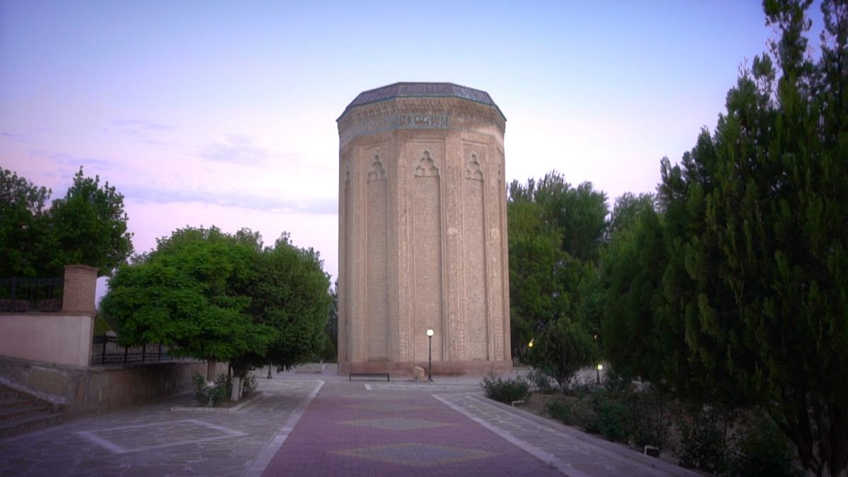 Momuna Khatun mauzóleuma, az azeri gyöngyszem