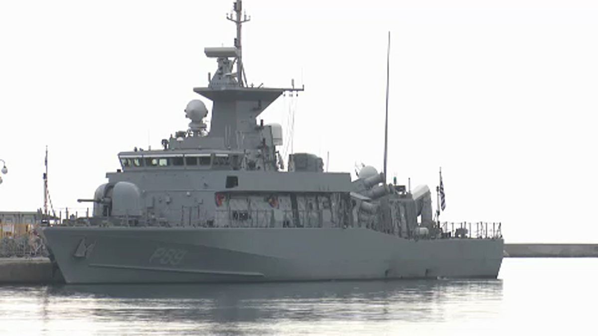 Barco patrulha grego no porto