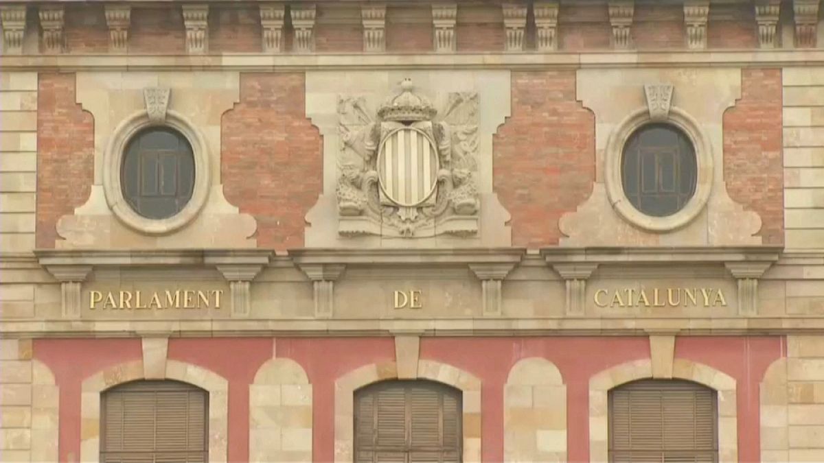 El Parlament modifica una ley para poder investir a Puigdemont a distancia