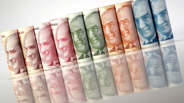 هبوط قياسي لليرة التركية بسبب ارتفاع التضخم هبوط قياسي لليرة التركية بسبب ارتفاع التضخم