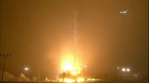Eine "Atlas"-Rakete der Nasa mit der Mars-Sonde "InSight" an Bord. Eine "Atlas"-Rakete der Nasa mit der Mars-Sonde "InSight" an Bord.