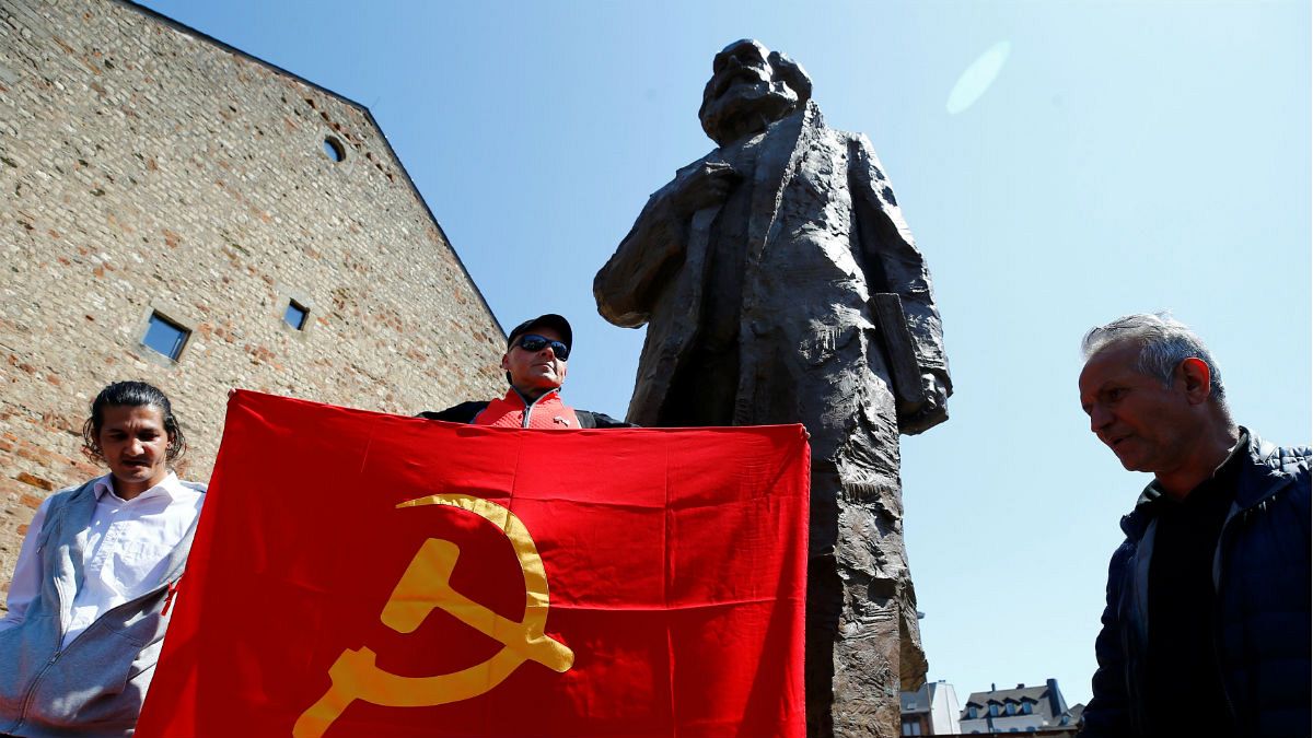 Marx-szobrot lepleztek le a filozófus szülővárosában 