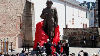 Trier enthüllt Karl-Marx-Statue zum 200-jährigen Geburtstag