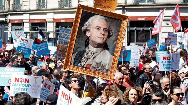 Görev süresinin ilk yıldönümünde Macron'a Paris'te dev protesto Görev süresinin ilk yıldönümünde Macron'a Paris'te dev protesto