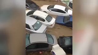 Autókat sodort el az árvíz Ankarában