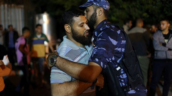 أخ أحد مقاتلي حماس الذين قتلوا في انفجار غزة أخ أحد مقاتلي حماس الذين قتلوا في انفجار غزة