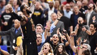 LeBron James celebra vitória de Cleveland sobre Raptors