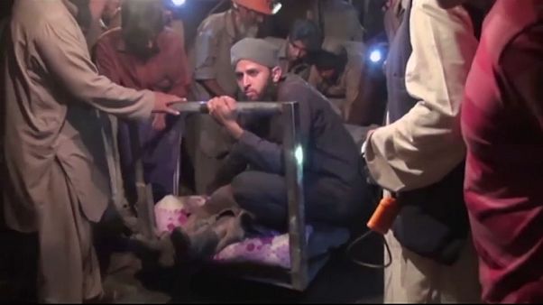 Al menos 16 muertos por la explosión de una mina en Pakistán Al menos 16 muertos por la explosión de una mina en Pakistán